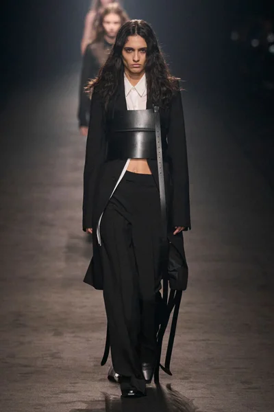Look 1